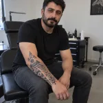 Dövme yaptırmış